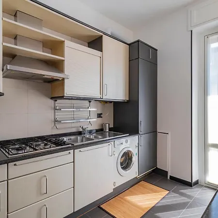 Altido Sleek Flat With Balcony, Walking Distance From Centre Διαμέρισμα