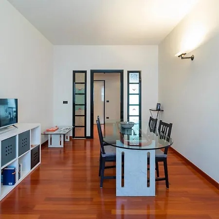 Altido Sleek Flat With Balcony, Walking Distance From Centre Διαμέρισμα Μιλάνο