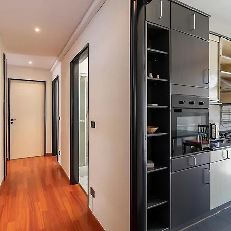 Altido Sleek Flat With Balcony, Walking Distance From Centre Διαμέρισμα