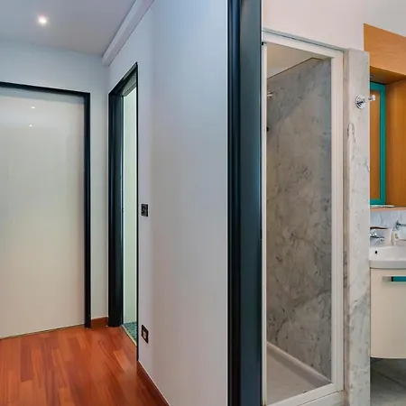 Διαμέρισμα Altido Sleek Flat With Balcony, Walking Distance From Centre *