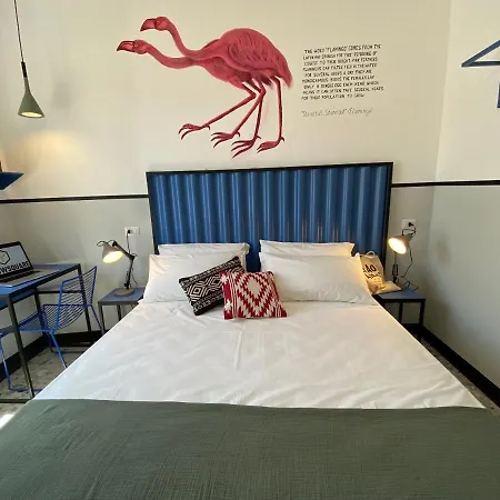 Yellowsquare Hostel *