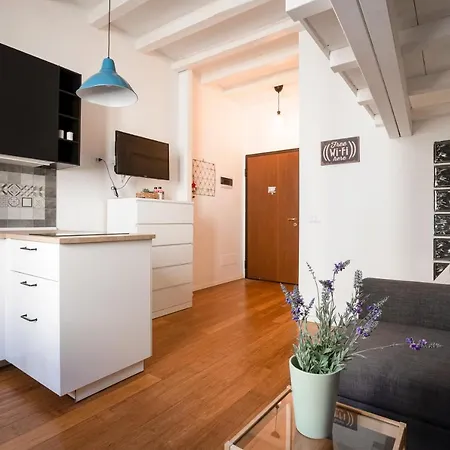 Cozy Near Navigli Apartment *