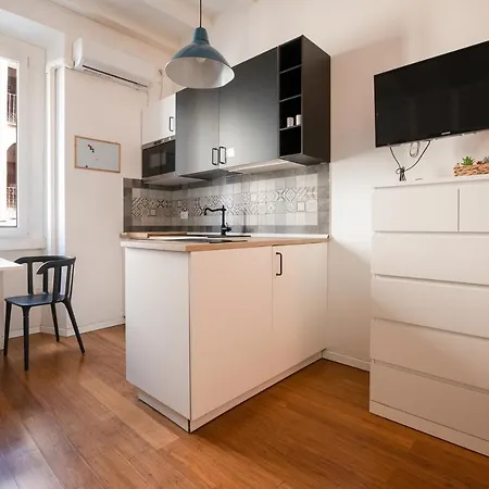 Cozy Near Navigli Apartment