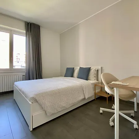 Apartment Bright 4-bedroom Near San Siro *