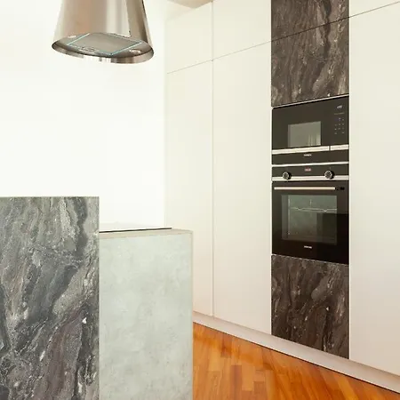 Easyhomes-madonnina View Apartmán *