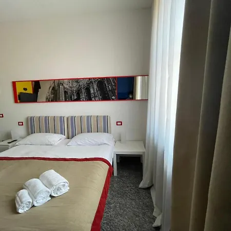 Camperio & Colorful In Cordusio * Μιλάνο