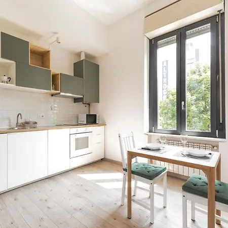 Maciachini Renovated Studio! Milan