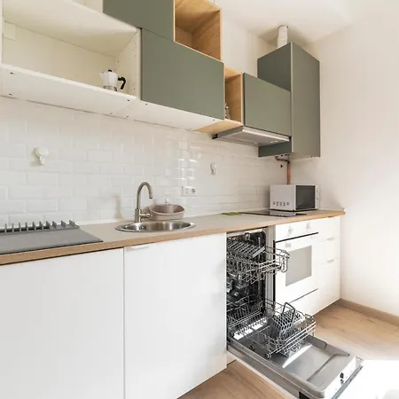 Maciachini Renovated Studio! Milan