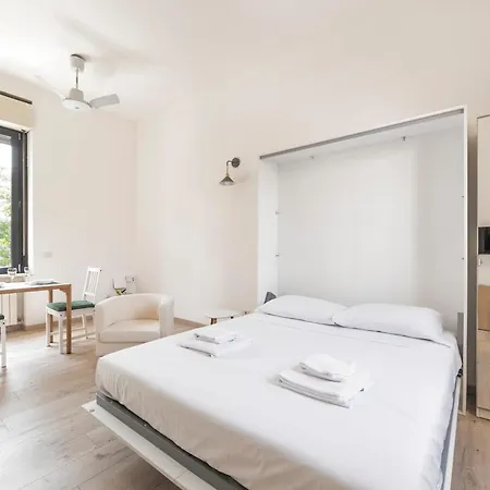 Maciachini Renovated Studio! Milan