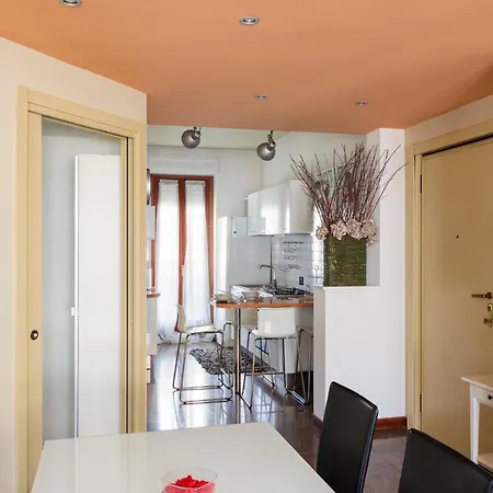 Apartment Beautiful Next To Sempione And Life - Viale Teodorico