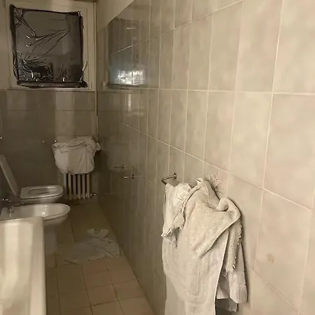 King Size Studio With Shared Bathroom Alloggio in famiglia Milano