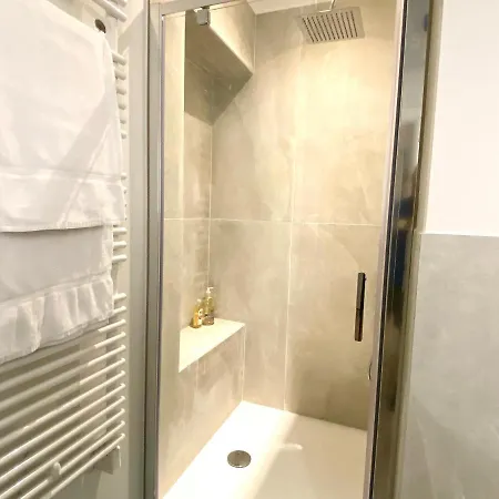 Fara Cinque Small Apartment Milan
