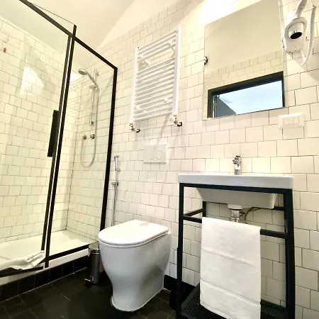 Yellowsquare Hostel