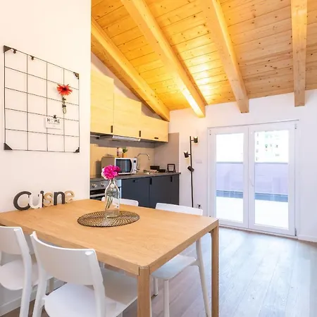 Joivy Contemporary In Historical Giambellino-lorenteggio Apartment Milan