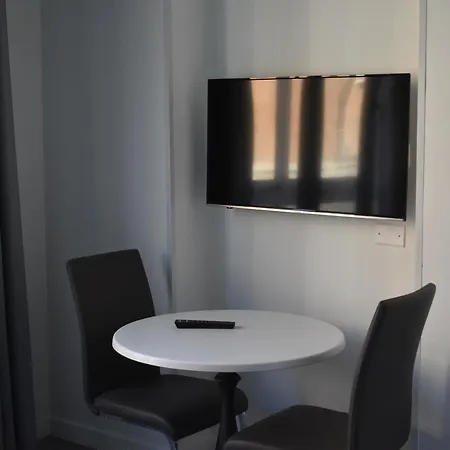 Homing Milano Navigli Suites Ξενοδοχείο με διαμερίσματα *