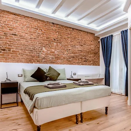 Luxury In Center Apartment