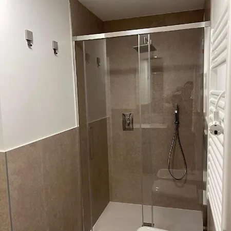 Number House - Number 10 Mailand