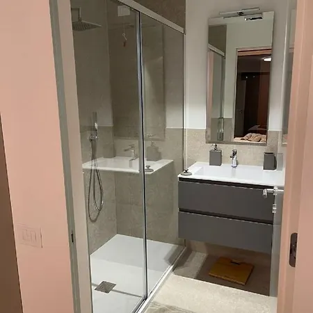 Hotel Number House - Number 10 *