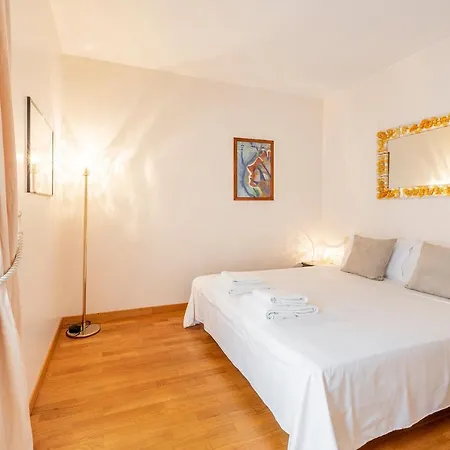 Royal - Centro Duomo Apartman