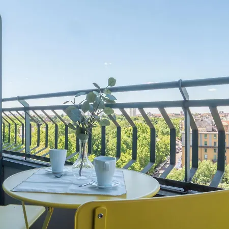 The Rent - Spacious One-bedroom In Moscova District