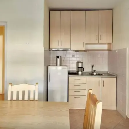 Beautiful Modern Furnished Apartmen *