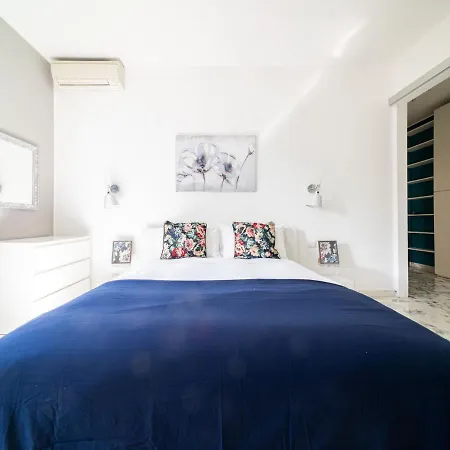 Cozy One-bedroom With 2 Balconies In Sempione District Milánó