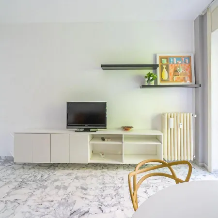 Cozy One-bedroom With 2 Balconies In Sempione District Lejlighed *