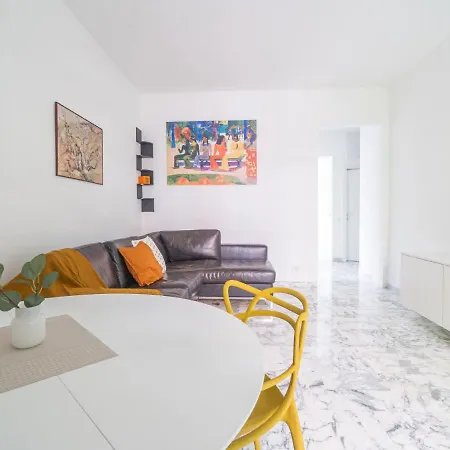 Cozy One-bedroom With 2 Balconies In Sempione District 公寓 米兰