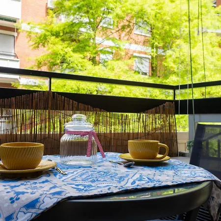 Cozy One-bedroom With 2 Balconies In Sempione District Lejlighed