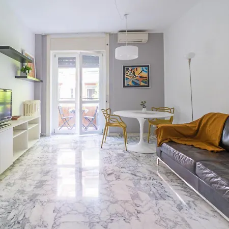 Cozy One-bedroom With 2 Balconies In Sempione District *