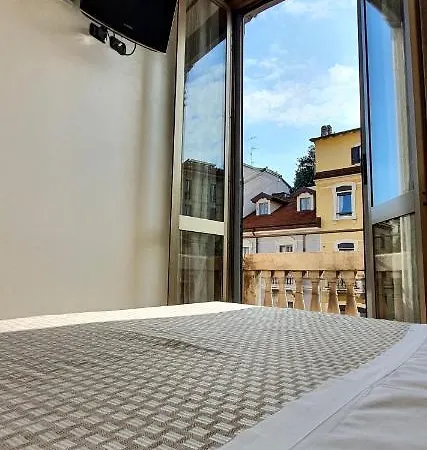 Mondial Hotel 2*