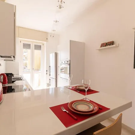 Cozy One-bedroom With 2 Balconies In Sempione District Apartment
