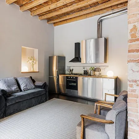 Stylish Milanese - Via Cirillo