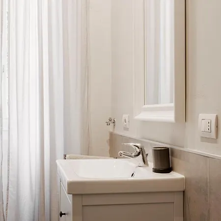 Stylish Milanese - Via Cirillo Apartment *