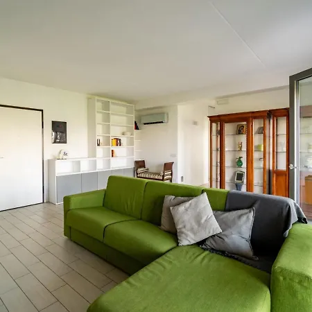 The Rent - Spacious Four-bedroom Close To Forlanini Distrct