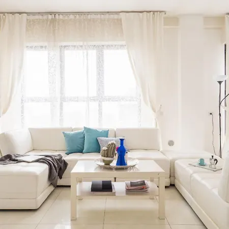 The Rent - Spacious With Balcony In Viale Monza Mailand