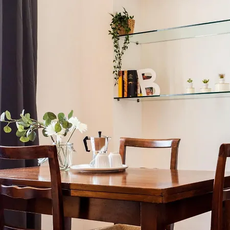 The Rent - Two Bedroom Near Sondrio Subway Μιλάνο