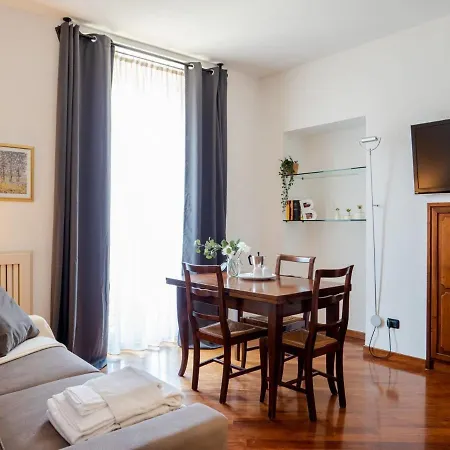 The Rent - Two Bedroom Near Sondrio Subway Daire
