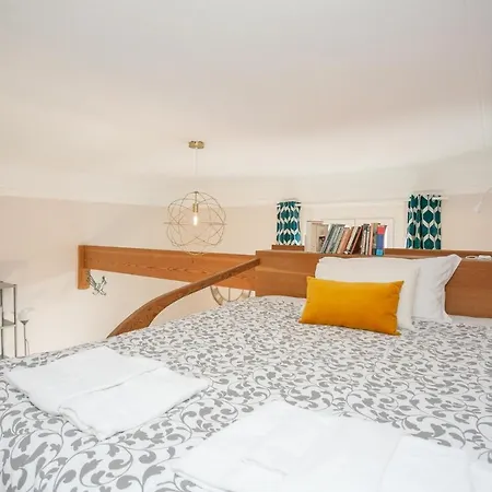 The Rent - Stylish Loft In The Center Of アパート ミラノ
