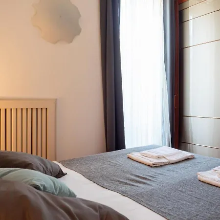 The Rent - Two Bedroom Near Sondrio Subway *