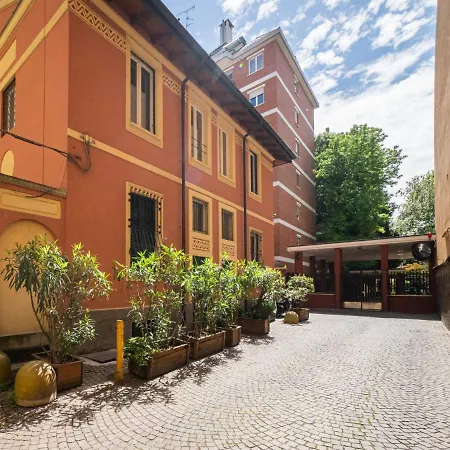 Lejlighed Cozy One-bedroom With 2 Balconies In Sempione District *