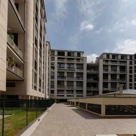 The Rent - Spacious Four-bedroom Close To Forlanini Distrct ميلان