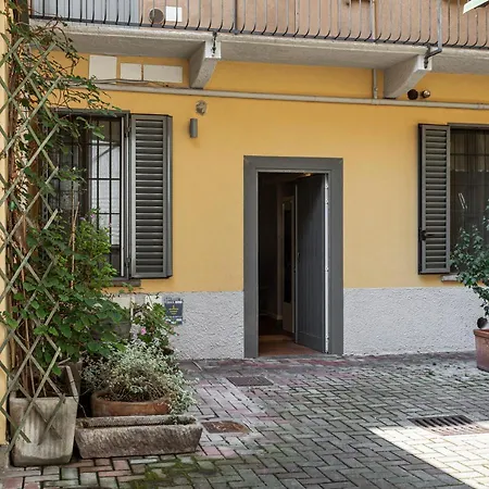 A Peaceful Spot Right Next To Arco Della Pace Milan
