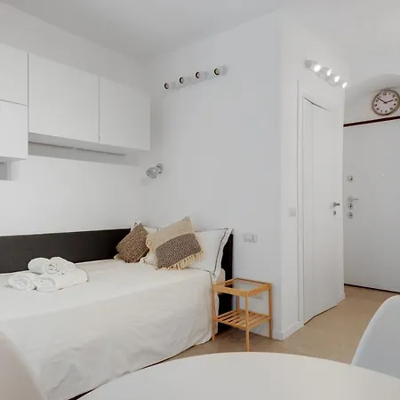 Wonderful Studio In Pta Romana 10 Mins From Duomo By Easylife 아파트