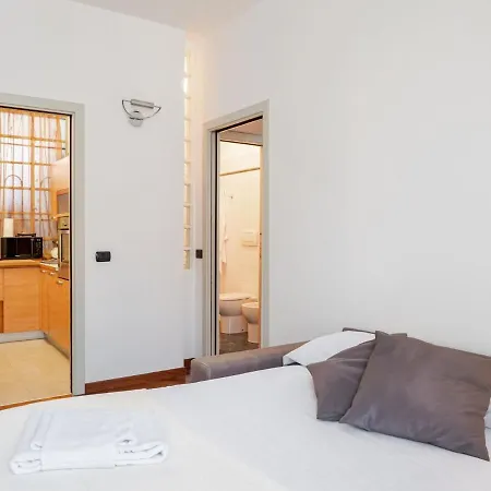 The Rent - Two Bedroom Near Sondrio Subway *