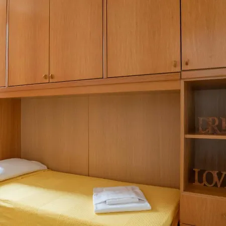 The Rent - Two Bedroom Near Sondrio Subway Daire