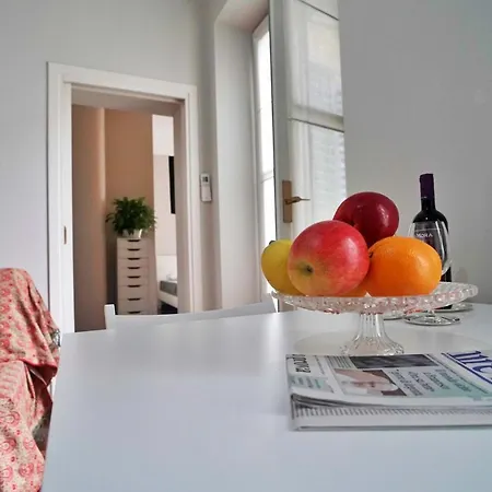 Chic 1bdr With Shared Terrace Steps From Duomo By Rentopolis Mailand