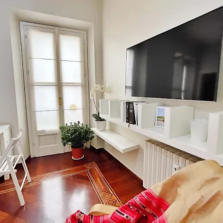 Apartman Chic 1bdr With Shared Terrace Steps From Duomo By Rentopolis Milánó