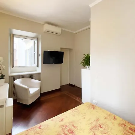 Chic 1bdr With Shared Terrace Steps From Duomo By Rentopolis Apartman