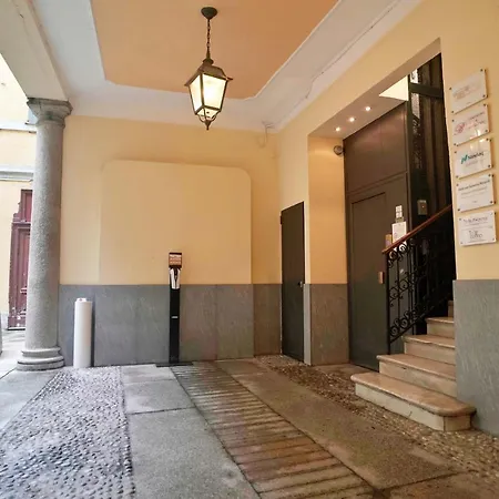 Chic 1bdr With Shared Terrace Steps From Duomo By Rentopolis * Milánó